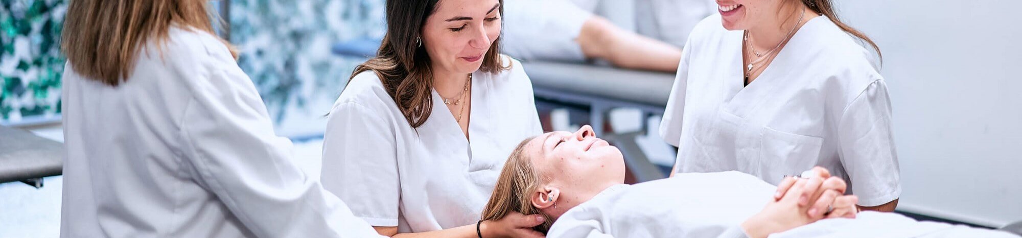 grado de fisioterapia: alumnas en prácticas